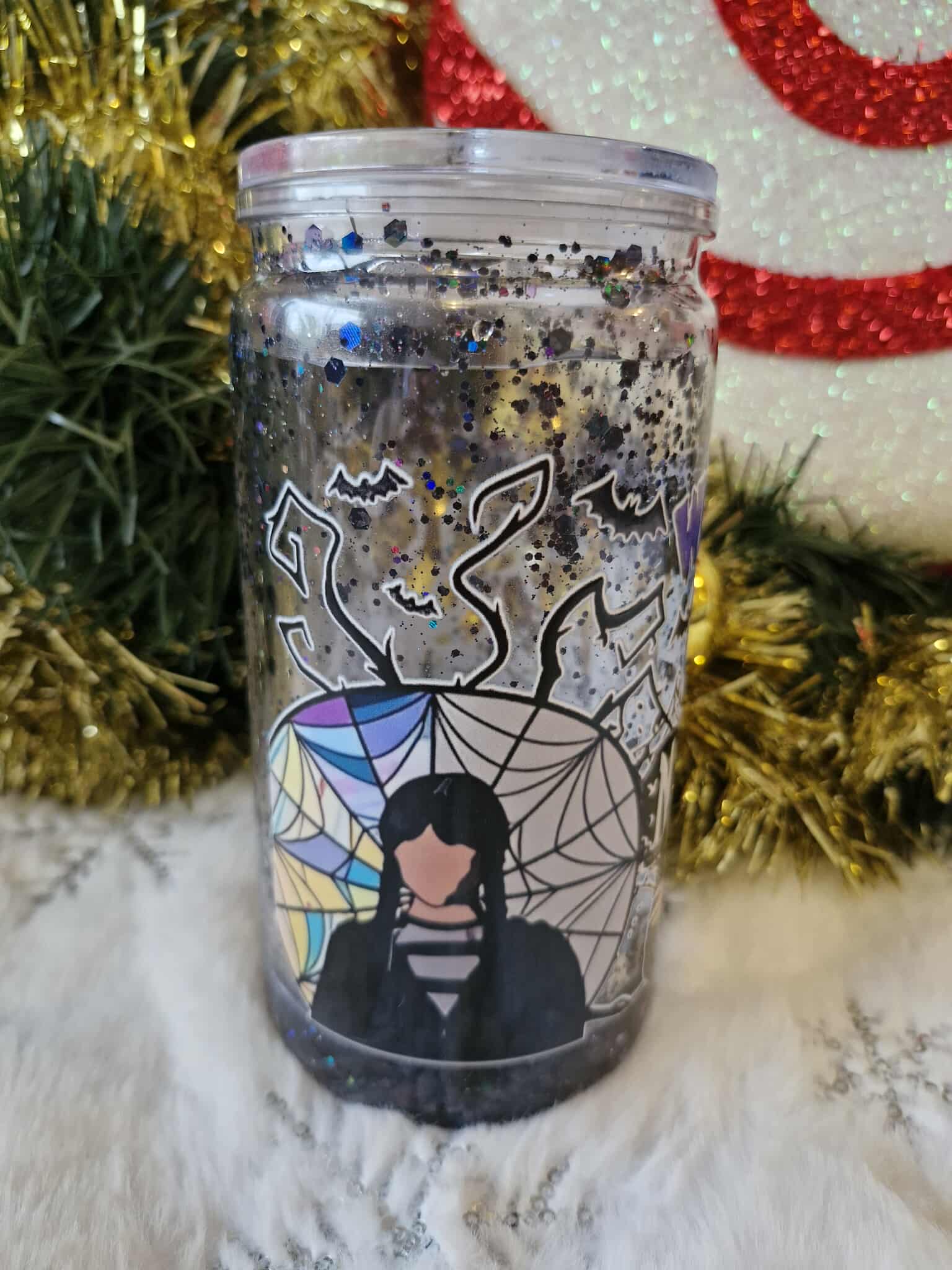 🖤🕸️ Tumbler 470 ml – Univers Mercredi ✨
